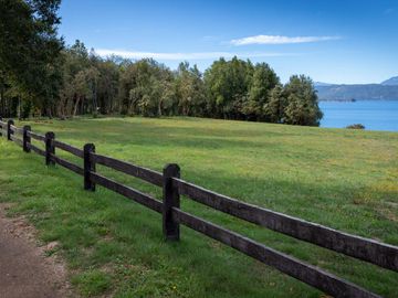 Espectacular Parcela de 5000m2 en Condominio con Acceso a Playa en Lago Calafquén, Panguipulli