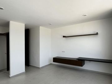 Casa con alberca privada, terraza techada, cochera para dos autos, venta, Xcanatun, Merida, Yucatan.