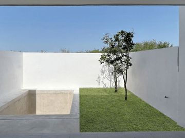 Casa con alberca privada, terraza techada, cochera para dos autos, venta, Xcanatun, Merida, Yucatan.