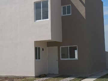 VENTA  DE CASA CON ALBERCA CERCA DE CUAUTLA