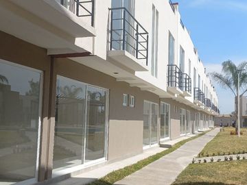 VENTA  DE CASA CON ALBERCA CERCA DE CUAUTLA