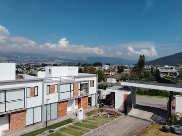 VENTA CASA VIP LOS CHILLOS - Moderna con Terraza, piscina, zona de fogata - Últimas 2 casas