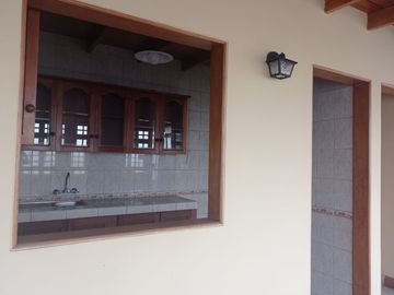 AMPLIO Y CÓMODO DUPLEX CON ESTACIONAMIENTO EN PUEBLO LIBRE, FRENTE A PARQUE