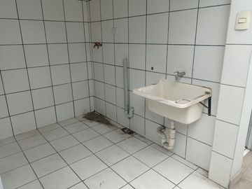 AMPLIO Y CÓMODO DUPLEX CON ESTACIONAMIENTO EN PUEBLO LIBRE, FRENTE A PARQUE