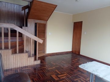 AMPLIO Y CÓMODO DUPLEX CON ESTACIONAMIENTO EN PUEBLO LIBRE, FRENTE A PARQUE