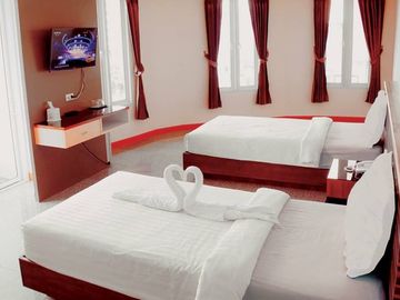 Ching Hao Grand Hotel 142.8sqwah 62rooms 210,000,000 Am: 065619----