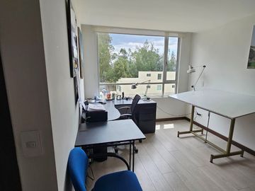 Luminosa suite, sector Lomas de Monteserrín, en Venta, departamento 1 dormitorio, Seguridad dentro de Urb.en Quito