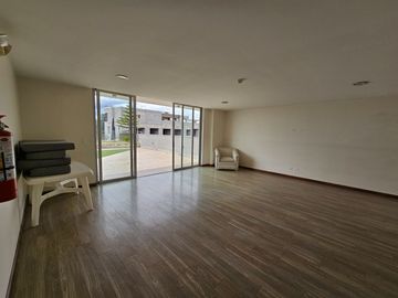 Luminosa suite, sector Lomas de Monteserrín, en Venta, departamento 1 dormitorio, Seguridad dentro de Urb.en Quito