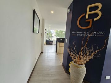 Luminosa suite, sector Lomas de Monteserrín, en Venta, departamento 1 dormitorio, Seguridad dentro de Urb.en Quito