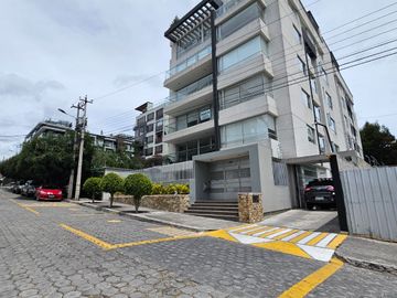 Luminosa suite, sector Lomas de Monteserrín, en Venta, departamento 1 dormitorio, Seguridad dentro de Urb.en Quito
