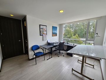 Luminosa suite, sector Lomas de Monteserrín, en Venta, departamento 1 dormitorio, Seguridad dentro de Urb.en Quito
