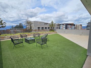 Luminosa suite, sector Lomas de Monteserrín, en Venta, departamento 1 dormitorio, Seguridad dentro de Urb.en Quito