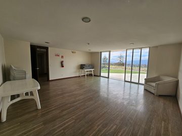 Luminosa suite, sector Lomas de Monteserrín, en Venta, departamento 1 dormitorio, Seguridad dentro de Urb.en Quito