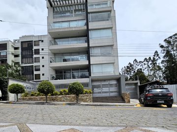 Luminosa suite, sector Lomas de Monteserrín, en Venta, departamento 1 dormitorio, Seguridad dentro de Urb.en Quito