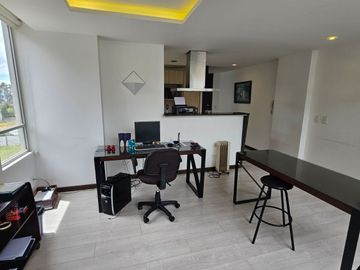 Luminosa suite, sector Lomas de Monteserrín, en Venta, departamento 1 dormitorio, Seguridad dentro de Urb.en Quito