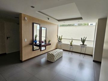 Luminosa suite, sector Lomas de Monteserrín, en Venta, departamento 1 dormitorio, Seguridad dentro de Urb.en Quito