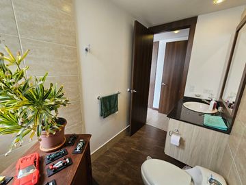 Luminosa suite, sector Lomas de Monteserrín, en Venta, departamento 1 dormitorio, Seguridad dentro de Urb.en Quito