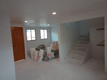 VENTA DE CASA 2 NIVELES 3 RECAMARAS EN FRACCIONAMIENTO VALLE DE LAS ESTRELLAS, MUY CERCA DE UNIVERSIDAD AUTONOMA DE HIDALGO Y HOSPITAL GENERAL EN MINE