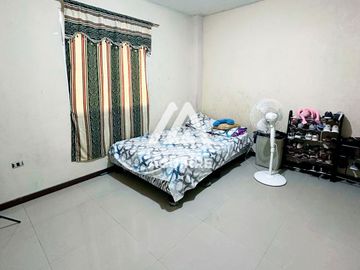 EN VENTA: amplia casa esquinera en sector Parque Lineal, Machala