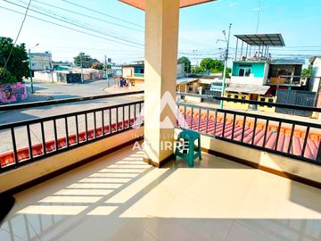 EN VENTA: amplia casa esquinera en sector Parque Lineal, Machala