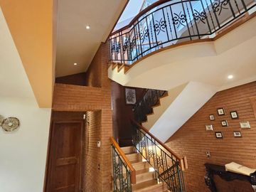 BROKER- JARDIN 7 DORM-6 BAÑOS-4ESTAC-PISCINA- 3 BODEGAS-VISTA MAR