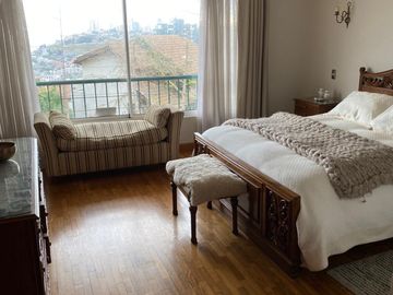 BROKER- JARDIN 7 DORM-6 BAÑOS-4ESTAC-PISCINA- 3 BODEGAS-VISTA MAR