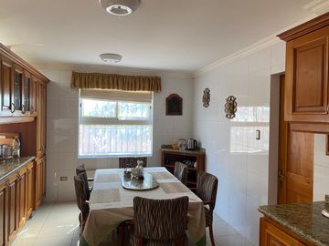 BROKER- JARDIN 7 DORM-6 BAÑOS-4ESTAC-PISCINA- 3 BODEGAS-VISTA MAR