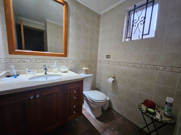 BROKER- JARDIN 7 DORM-6 BAÑOS-4ESTAC-PISCINA- 3 BODEGAS-VISTA MAR