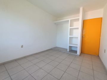 Casa de 4 recámaras (una en planta baja) en Fracc. Geovillas del Puerto
