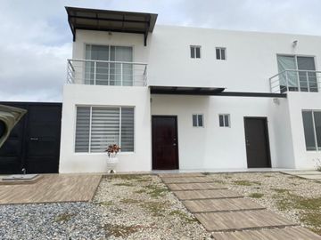 VENTA  Casa Amoblada  Sector Punta Blanca - Ruta del Sol