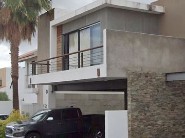 Cumbres del Lago, Juriquilla, Querétaro en calle de Lago Yalahan # 237