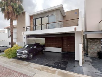 Cumbres del Lago, Juriquilla, Querétaro en calle de Lago Yalahan # 237