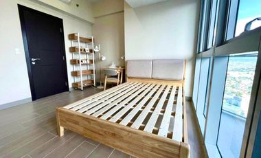 Sunrise Serenity: Rent a 1 Bedroom Corner Unit at Uptown Parksuites. Experience Luxury Living on the 42nd floor. Inquire for Details!