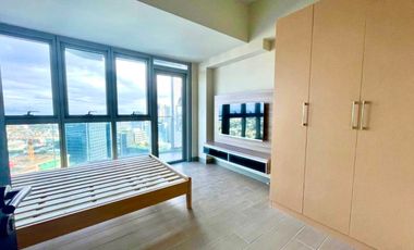 Sunrise Serenity: Rent a 1 Bedroom Corner Unit at Uptown Parksuites. Experience Luxury Living on the 42nd floor. Inquire for Details!
