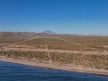 Terreno de uso mixto frente al mar, en venta Loreto Baja California Sur.