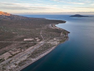 Terreno de uso mixto frente al mar, en venta Loreto Baja California Sur.