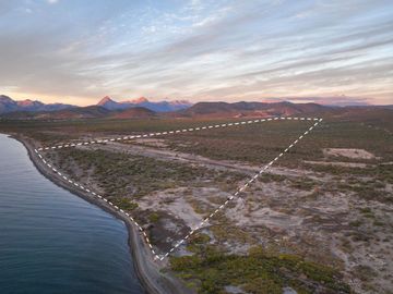 Terreno de uso mixto frente al mar, en venta Loreto Baja California Sur.