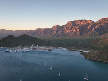 Terreno de uso mixto frente al mar, en venta Loreto Baja California Sur.