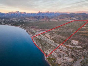 Terreno de uso mixto frente al mar, en venta Loreto Baja California Sur.