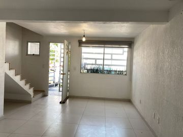 Se Vende Casa en REAL DEL LAGO, Circuito del Lago Poniente MZ 7 LT 7, Colonia del Lago, Villa Nicolás Romero, Estado de México, México