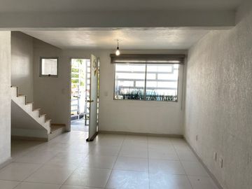 Se Vende Casa en REAL DEL LAGO, Circuito del Lago Poniente MZ 7 LT 7, Colonia del Lago, Villa Nicolás Romero, Estado de México, México