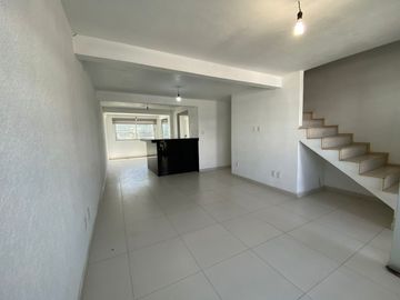 Se Vende Casa en REAL DEL LAGO, Circuito del Lago Poniente MZ 7 LT 7, Colonia del Lago, Villa Nicolás Romero, Estado de México, México