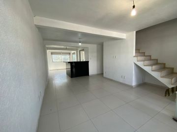 Se Vende Casa en REAL DEL LAGO, Circuito del Lago Poniente MZ 7 LT 7, Colonia del Lago, Villa Nicolás Romero, Estado de México, México