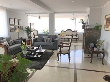 Lujoso Penthouse en venta 345m2C a pocas cuadras del centro de Cuenca