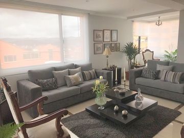 Lujoso Penthouse en venta 345m2C a pocas cuadras del centro de Cuenca