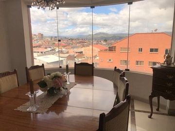Lujoso Penthouse en venta 345m2C a pocas cuadras del centro de Cuenca