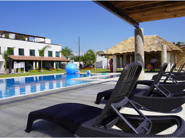 Casa de 3 recámaras con alberca en condominio en Residencial Terra Vita, Fraccionamiento Santa Fe, Xochitepec, Mor.