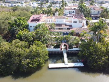 CASA CON MUELLE EN NUEVO VALLARTA