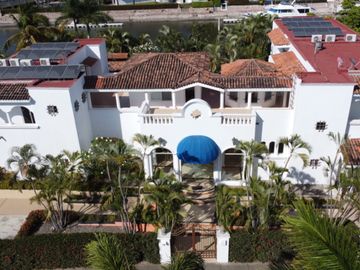 CASA CON MUELLE EN NUEVO VALLARTA