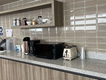 ALQUILO IMPECABLE OFICINA EN CENTRO EMPRESARIAL